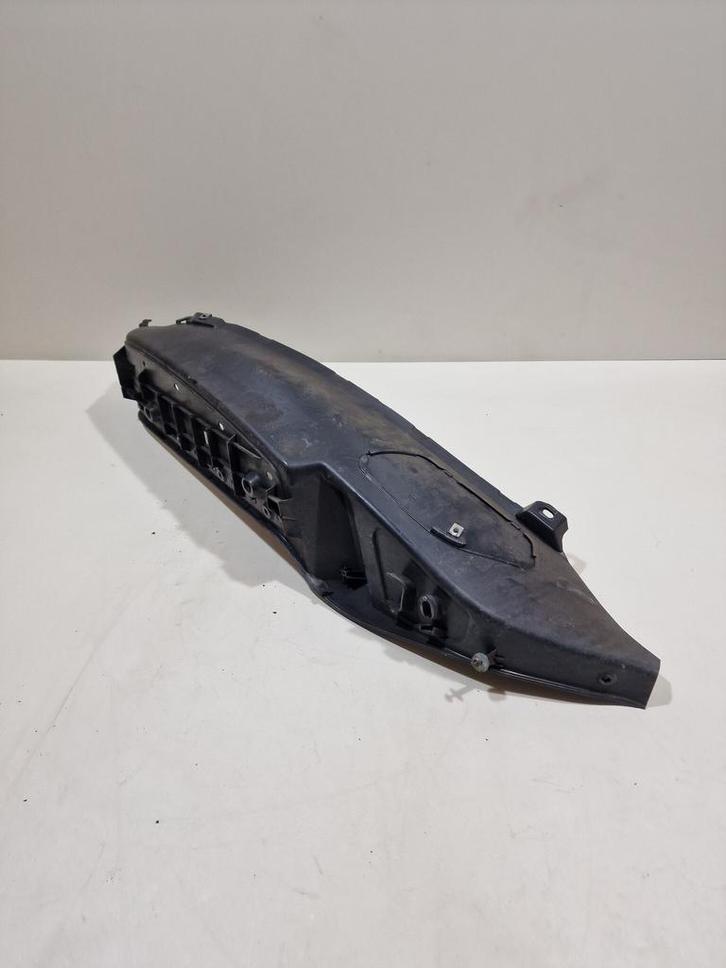 Piaggio Mp3 300 LT 2010 / Treeplank zwart Rechts Incl. mat, Fietsen en Brommers, Brommeronderdelen | Scooters, Kap, Overige merken