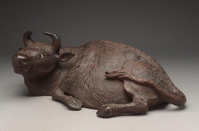 Vintage Ittobori liggende os met Gyokugan-ogen - Japanse, Antiek en Kunst, Antiek | Overige Antiek