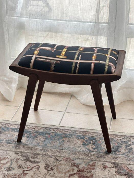 Fornasetti (Fabric) - Voetenbank (2) - Ottomaan in, Antiquités & Art, Antiquités | Meubles | Chaises & Canapés