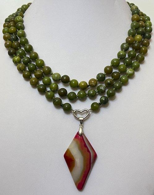 Serpentine canadienne et agate du Botswana (56 x 31 x 8)., Antiek en Kunst, Antiek | Boeken en Manuscripten