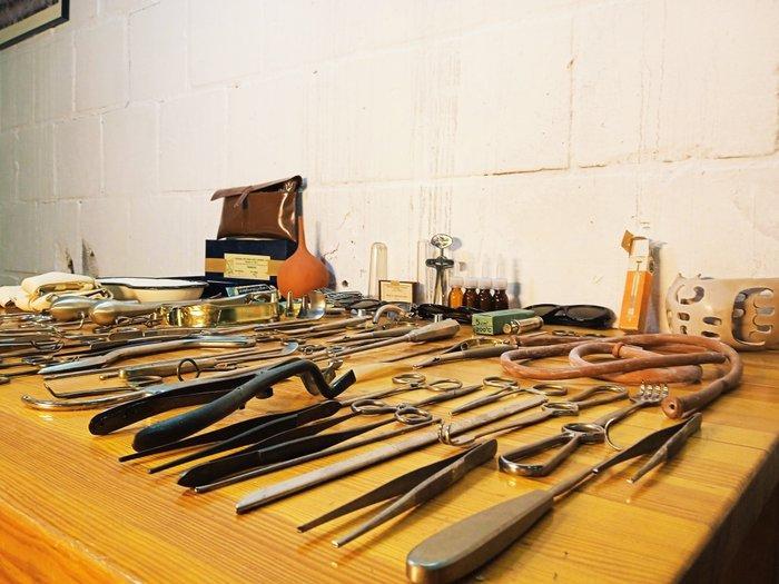 Chirurgische instrumenten (318) - Metaal, Glas, Plastic,, Antiquités & Art, Antiquités | Assiettes décoratives & Carrelages