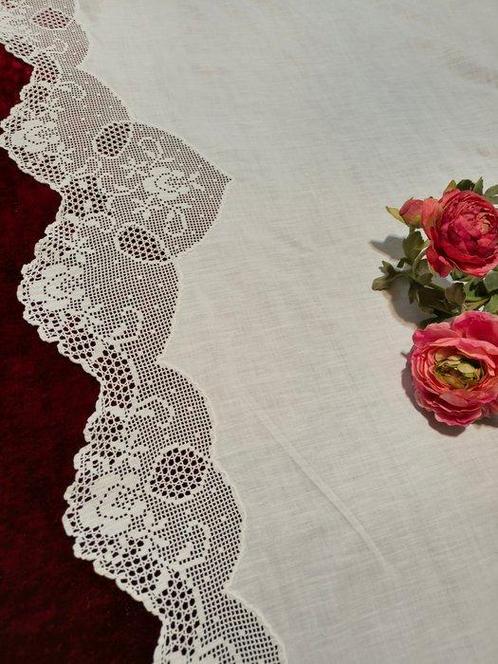 Sem reserva - Laken - 230 cm - 150 cm - Handmatig gehaakt, Antiek en Kunst, Antiek | Tapijten, Tafelkleden en Textiel