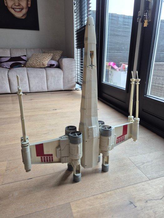 Star Wars - X-Wing Fighter with R2D2 - xxl 31inch - Star, Verzamelen, Film en Tv