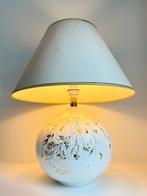 Lampe de table - Wit keramiek, reliëf met goudkleurige