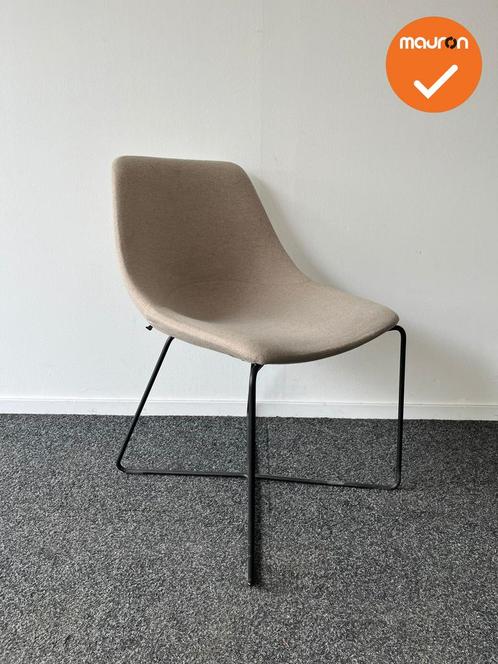 Mishell Chair - Noti vergaderstoel Beige, Articles professionnels, Aménagement de Bureau & Magasin | Mobilier de bureau & Aménagement