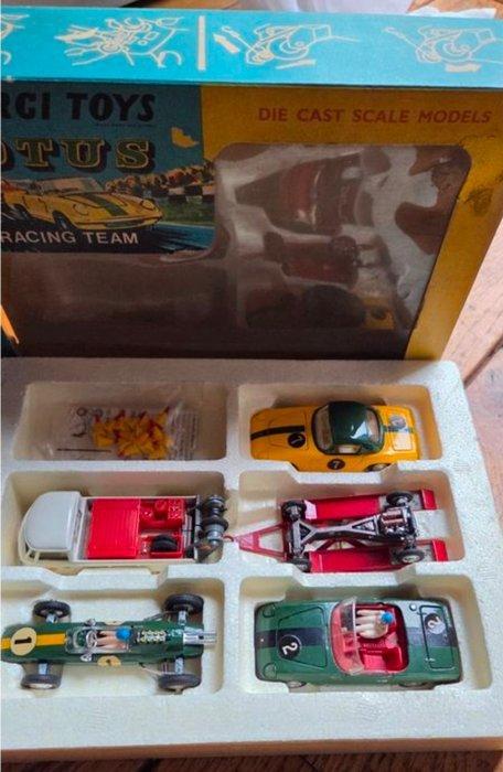 Corgi 1:43 - Modelauto (5) - Lotus Racing Team - Cadeauset, Hobby & Loisirs créatifs, Voitures miniatures | 1:5 à 1:12