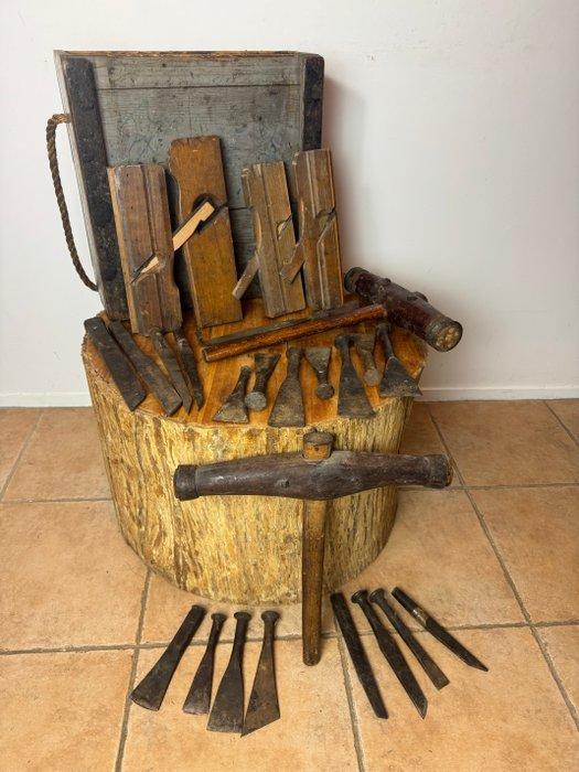 Antieke Vintage Houtbewerkingsset in Oude Opbergkist -, Antiek en Kunst, Antiek | Wandborden en Tegels
