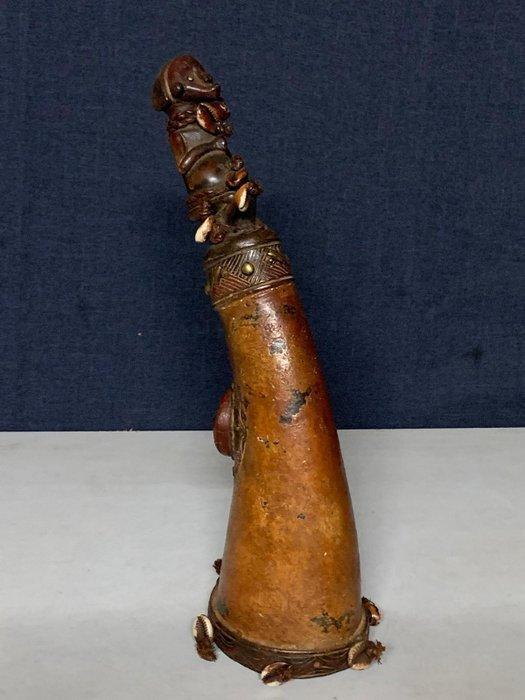 Zeldzame en uitzonderlijke trompet - trompet Idoma - idoma -, Antiek en Kunst, Kunst | Niet-Westerse kunst