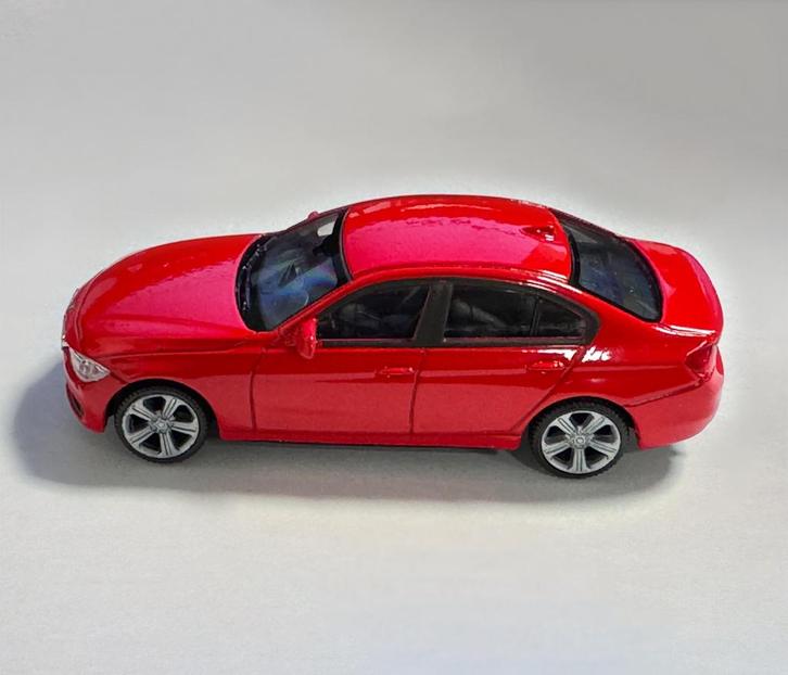 Schaalmodel BMW 335i (schaal 1:43, ca. 10x4x3 cm, rood), Bricolage & Construction, Outillage | Autres Machines, Envoi