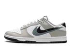 Nike Dunk Low Stencil Swoosh - Maat 39 EU, Kleding | Heren, Schoenen, Ophalen of Verzenden, Nieuw