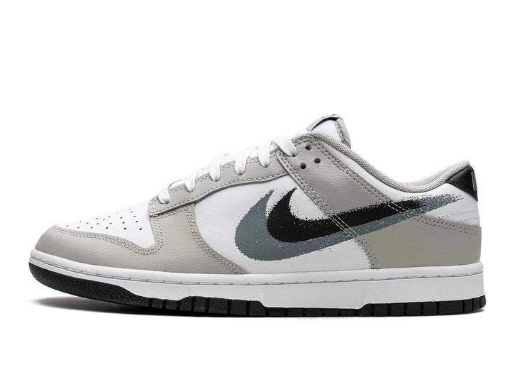Nike Dunk Low Stencil Swoosh - Maat 39 EU, Kleding | Heren, Schoenen, Ophalen of Verzenden