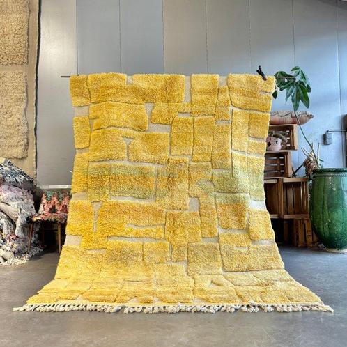 Golden Berber Mrirt Rug – Handwoven Moroccan Wool Carpet, -, Huis en Inrichting, Stoffering | Tapijten en Vloerkleden