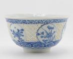 Bord - Antique 17th Century Chinese Porcelain Bowl, Antiek en Kunst