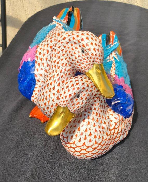 Herend - Beeldje - Large pair of Ducks Fishnet pattern -, Antiek en Kunst, Antiek | Glaswerk en Kristal
