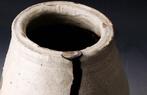 Vase - Poterie, Très beau vase avec une rayure noire, signé