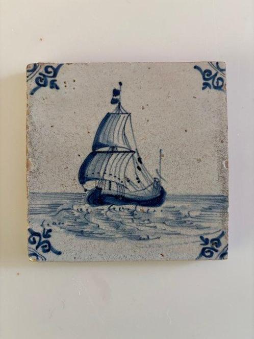 Tegel (2) - middeleeuws beurtschip - Delft, Plateelbakkerij, Antiek en Kunst, Antiek | Glaswerk en Kristal