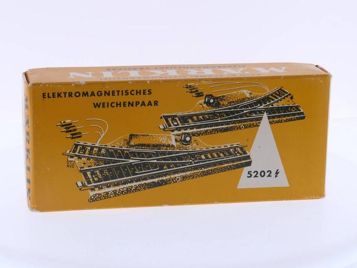 Schaal H0 Märklin 5202 Elektrische wissels rechts en link.., Hobby en Vrije tijd, Modeltreinen | H0, Wisselstroom, Analoog, Gebruikt