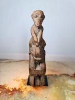 Ancienne poulie de métier à tisser en bois sculpté de singe