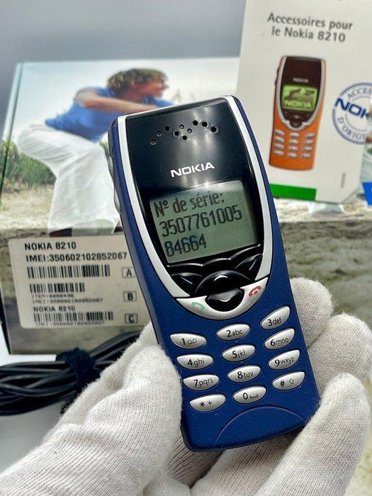 Nokia Nokia 8210 Complete Set Made in Finland Tested, Consoles de jeu & Jeux vidéo, Consoles de jeu | Accessoires Autre