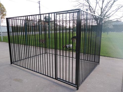 Hondenren 3 x 6 m met deur - 8 cm spijl ZWART, Animaux & Accessoires, Caisses pour chiens