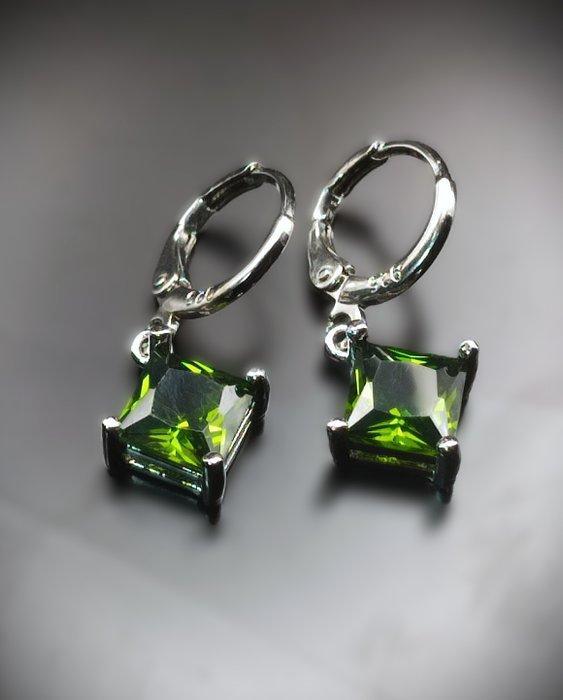 Prachtige Peridot 925 zilveren oorbellen, gratis verzending, Collections, Minéraux & Fossiles