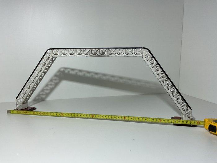Märklin 0 - 2386/0 - Bruggen (1) - Metalen vintage boogbrug, Antiquités & Art, Antiquités | Jouets