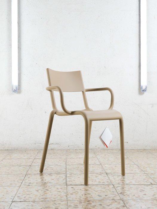 Kartell - Philippe Starck - Generic A - Fauteuil (2) - Taupe, Antiek en Kunst, Antiek | Meubels | Stoelen en Sofa's
