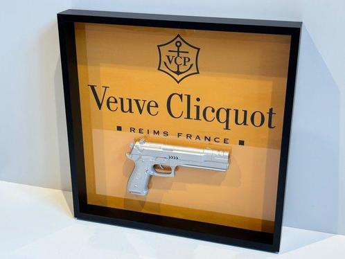 Rob VanMore - Silver war on Veuve Clicquot, Antiquités & Art, Art | Peinture | Moderne