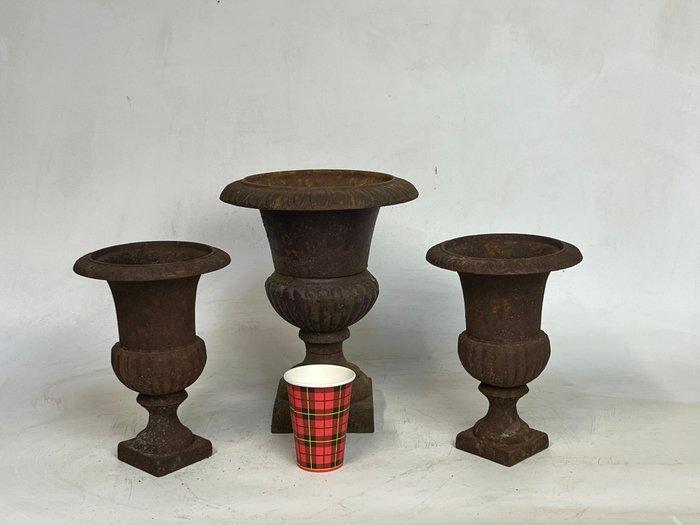 Jardinière (3) - campana vazen - Gietijzer - tuinvazen, Antiquités & Art, Curiosités & Brocante