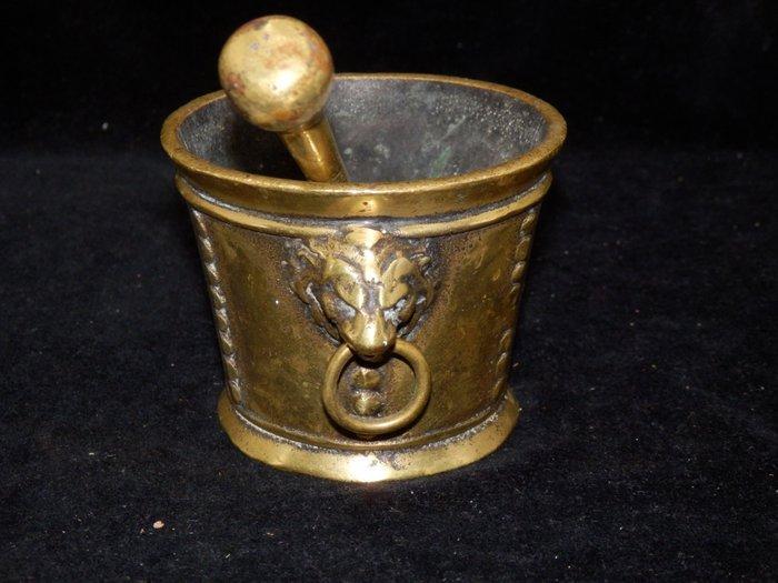 Kleine Antiek bronzen vijzeltje met leeuwenkoppen met, Antiek en Kunst, Antiek | Overige Antiek