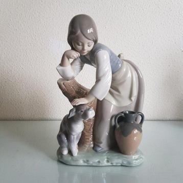 Lladró - Figure - Beeld van een meisje dat een hond aait, Antiek en Kunst