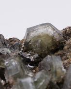 Prachtige plaat van fluorapatiet en arsenopyriet met mica -