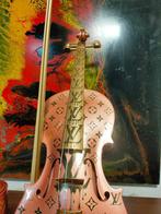 fp pop art - Louis Vuitton Violon et Capsule 4/4 60 cm, Antiek en Kunst