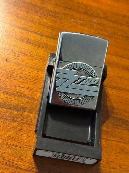 Zippo - Rare Zippo ZZ Top 2001 in Box - Zonder Minimumprijs, Verzamelen, Rookartikelen, Aanstekers en Luciferdoosjes