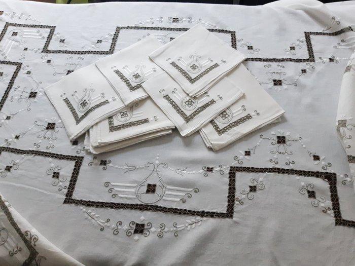 Tafelkleed met servetten met Italiaans kant. - Tafelkleed, Antiek en Kunst, Antiek | Tapijten, Tafelkleden en Textiel