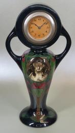 Klok - Plazuid / Plateelbakkerij Zuid-Holland met moeder