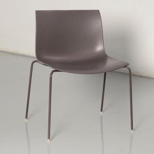 Arper Catifa 46 design kantinestoel, bruin, 4-poot onderstel, Huis en Inrichting, Stoelen, Gebruikt, Ophalen of Verzenden