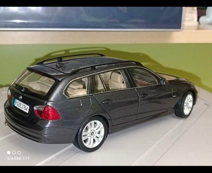 Kyosho 1:18 - Modelauto - BMW serie 3 touring E91 - BMW, Hobby en Vrije tijd, Modelauto's | 1:5 tot 1:12