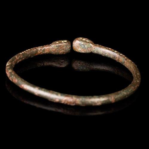 Viking Bronzen armband met gestempelde terminals (Zonder, Antiek en Kunst, Antiek | Overige Antiek