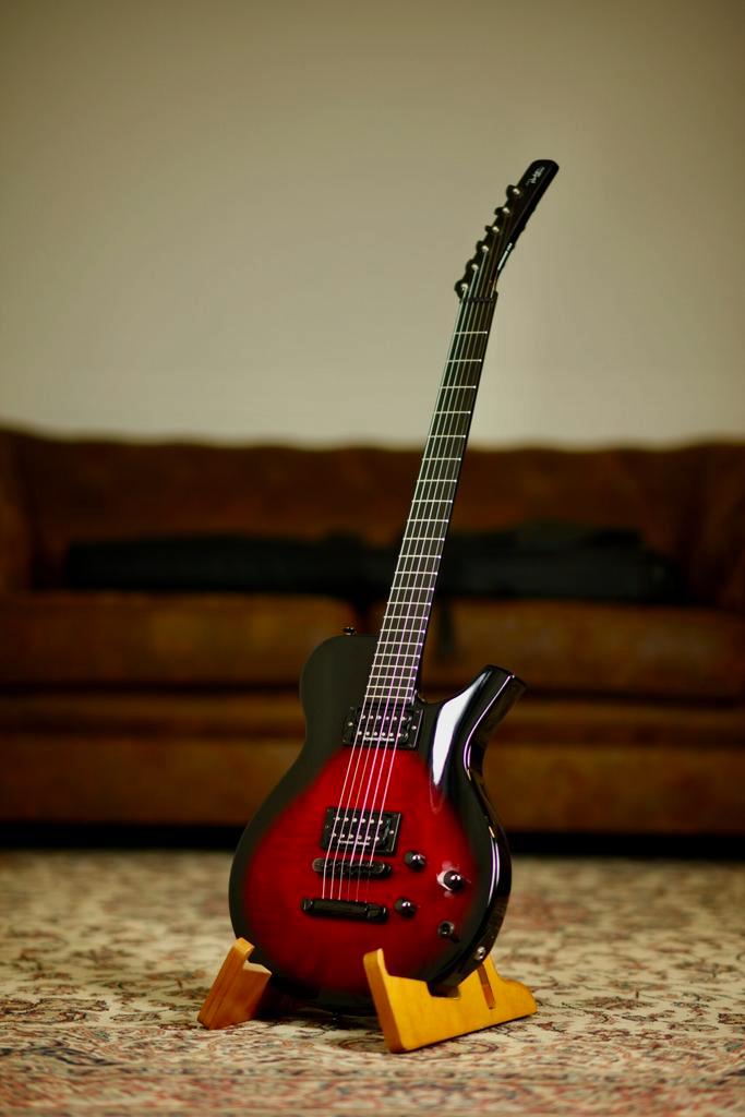 Parker Fly Mojo Single Cutaway | Transparent Cherry, Muziek en Instrumenten, Snaarinstrumenten | Gitaren | Elektrisch, Verzenden
