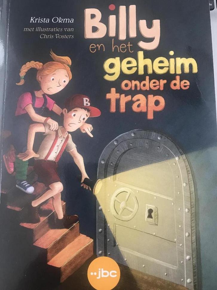Billy en het geheim onder de trap 9789044832945 Krista Okma, Boeken, Overige Boeken, Zo goed als nieuw, Verzenden