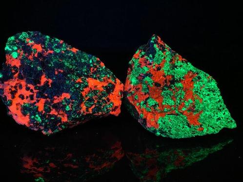 Deux morceaux super brillants de willémite, calcite,, Verzamelen, Mineralen en Fossielen