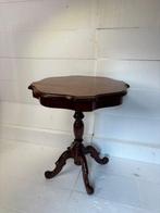 Bijzettafel - Elegante Bijzettafel met Ronde, Gesneden Poten