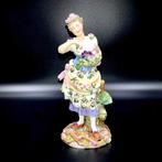 Richard Eckert & Co, Volkstedt - Lady with Roses (19 cm) -