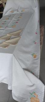 Grote prachtige handdoek met met de hand geborduurde