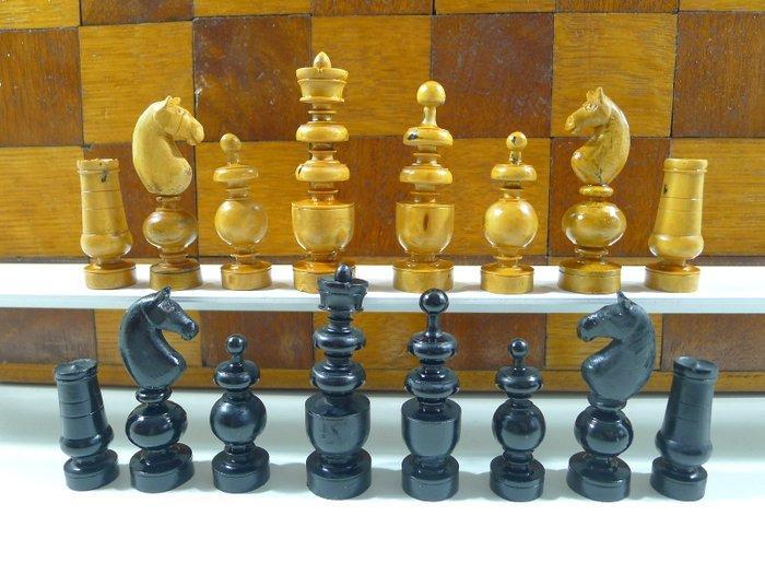 Jeu déchecs en bois de buis Modèle pré -Régence du Café de, Antiek en Kunst, Curiosa en Brocante
