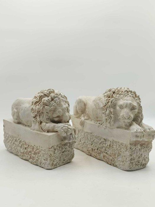 Sculpture, Coppia di leoni il dormiente e il vegliante -, Antiek en Kunst, Curiosa en Brocante