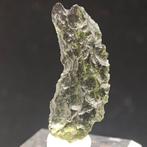 10,5 ct Moldavite - Hoogte: 34.4 mm - Breedte: 4.9 mm- 2.1 g