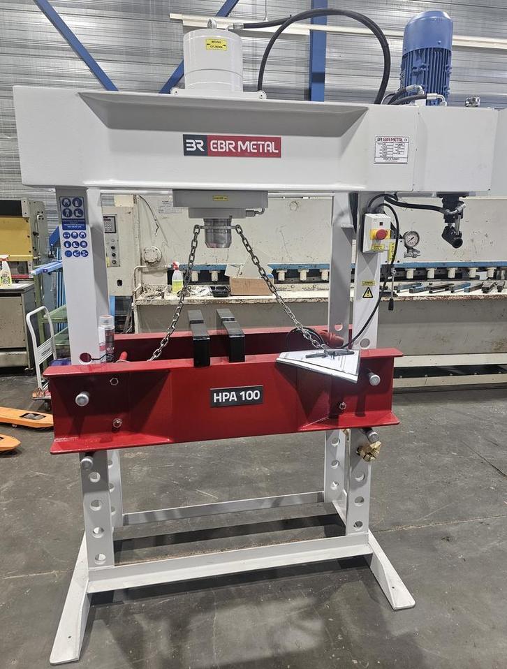 EBR METAL HYDRAULISCHE WERKPLAATS-PERS HPA 100, Articles professionnels, Machines & Construction | Travail du métal
