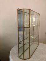 Vitrine - Verre, Laiton doré - réalisé